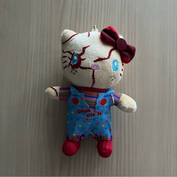Hello Kitty x Chucky Keychain - Picture 3 of 6